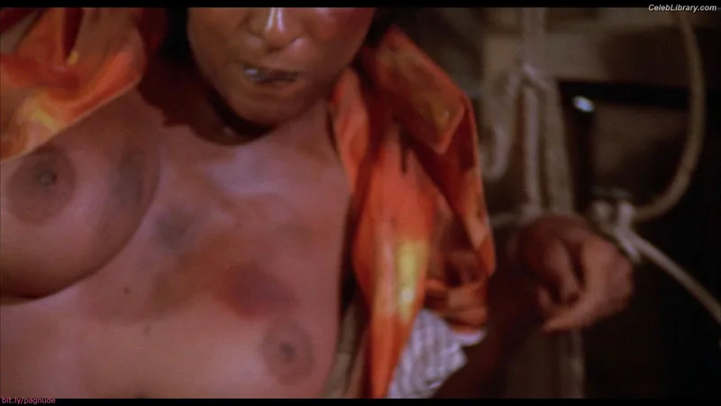 Pam Grier photo 7 of 177