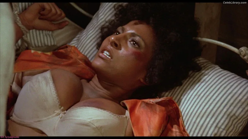 Pam Grier photo 10 of 177