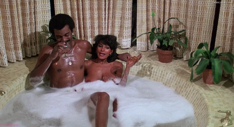 Pam Grier photo 22 of 177