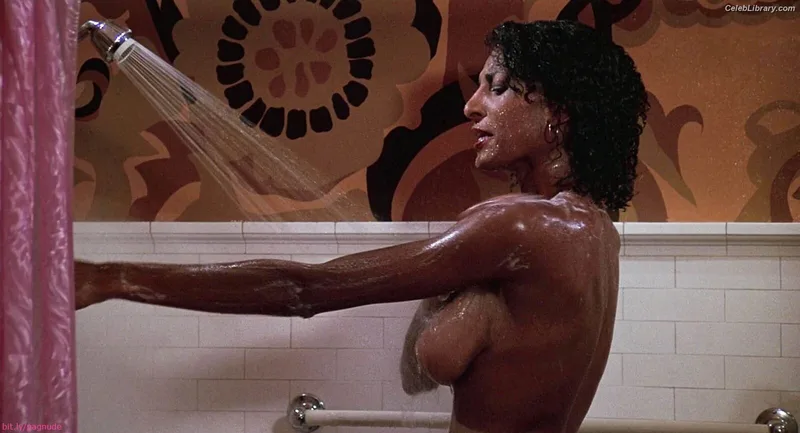 Pam Grier photo 24 of 177