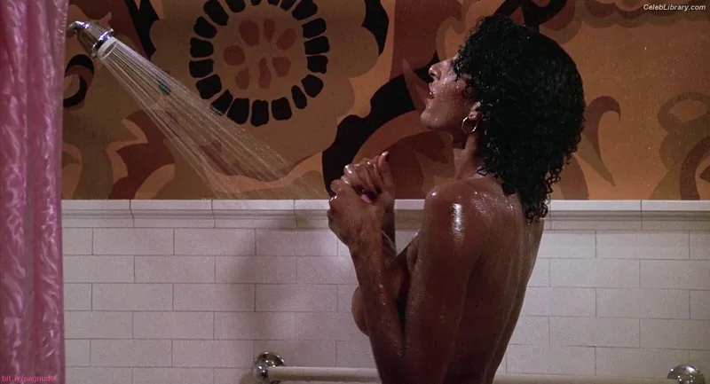 Pam Grier photo 3 of 177