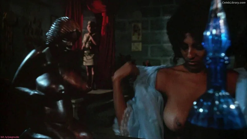 Pam Grier photo 7 of 177