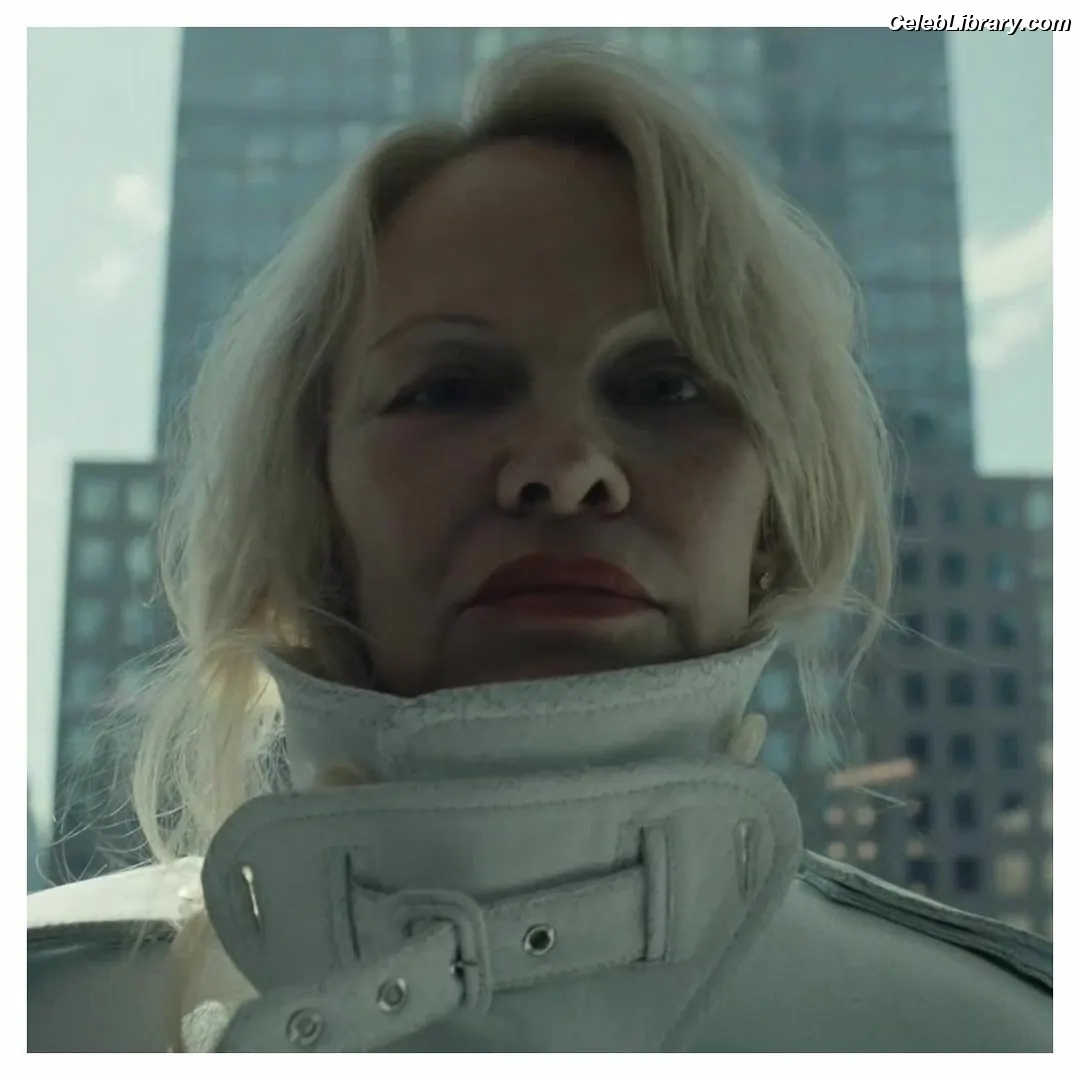 Pamela Anderson photo 13 of 1100