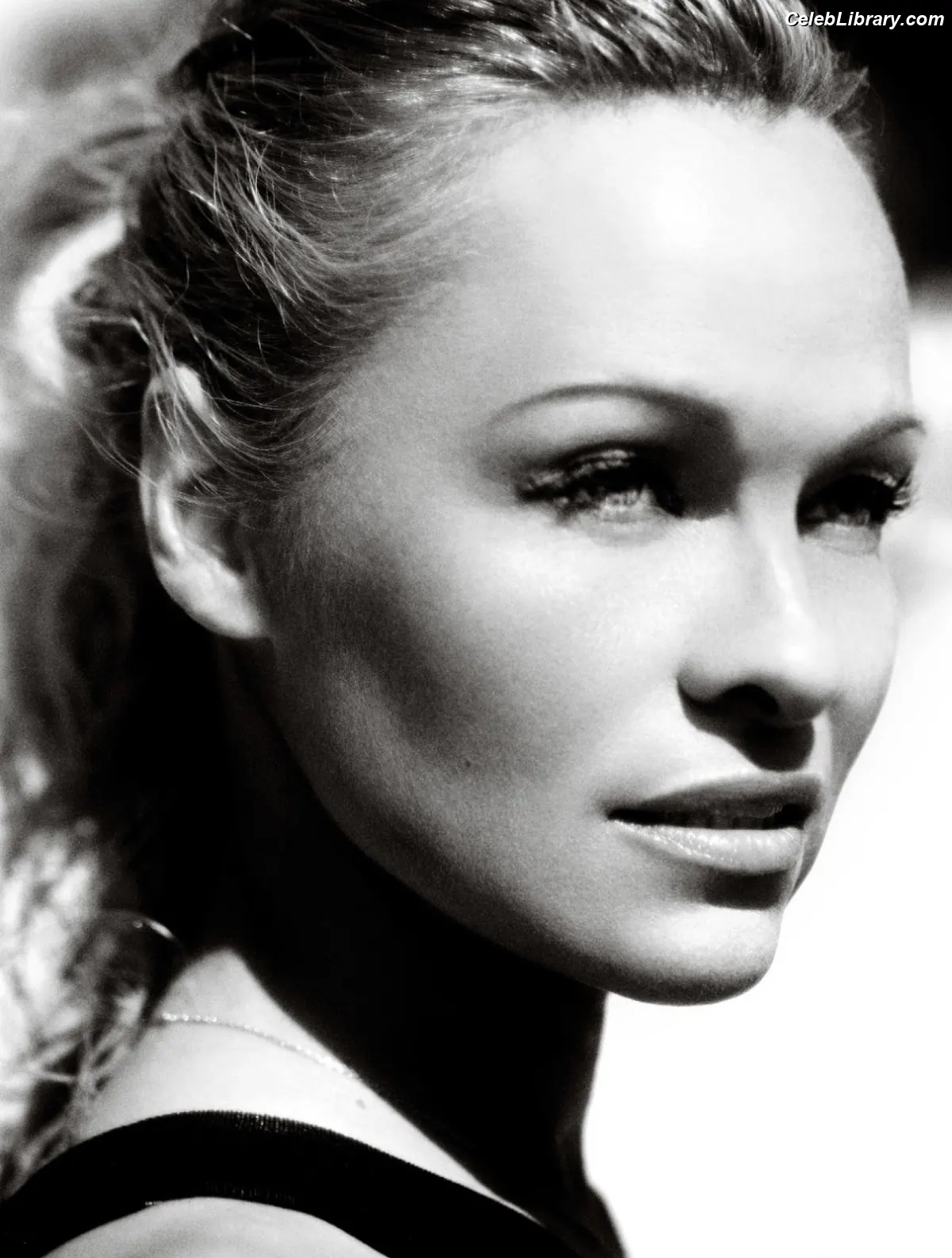 Pamela Anderson photo 15 of 1100