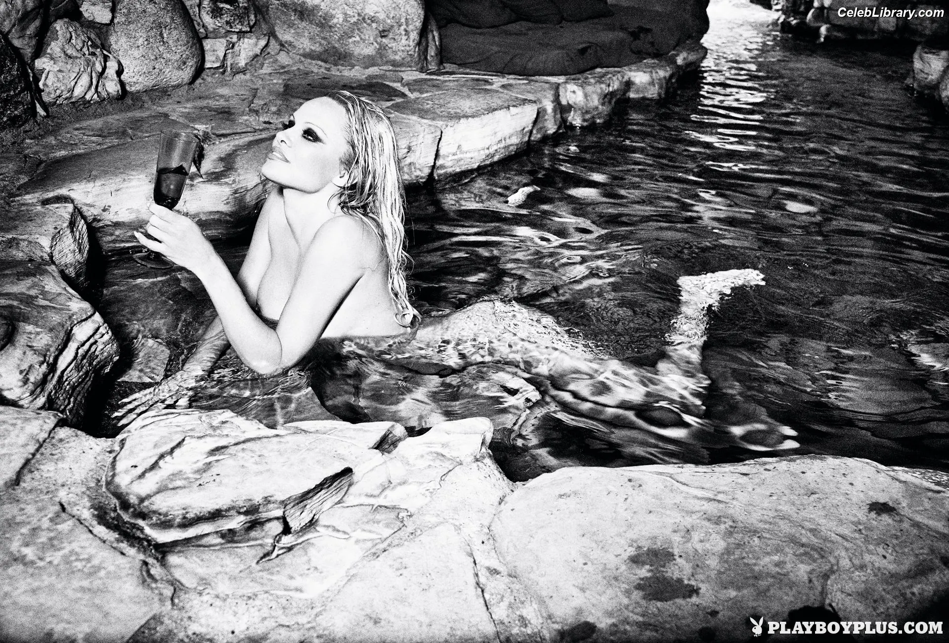 Pamela Anderson photo 9 of 1100