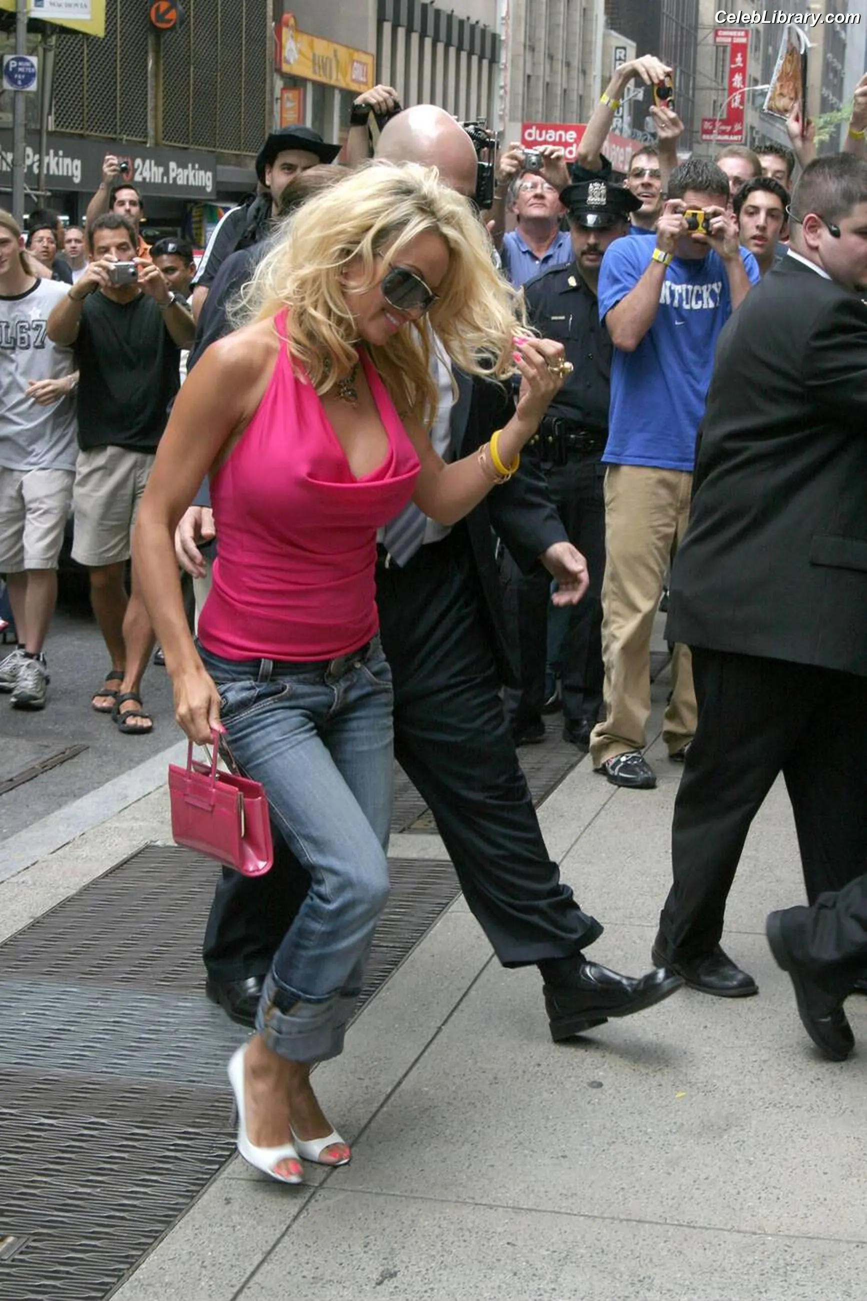 Pamela Anderson photo 6 of 1100