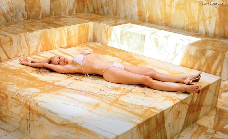 Pamela Anderson photo 13 of 1098