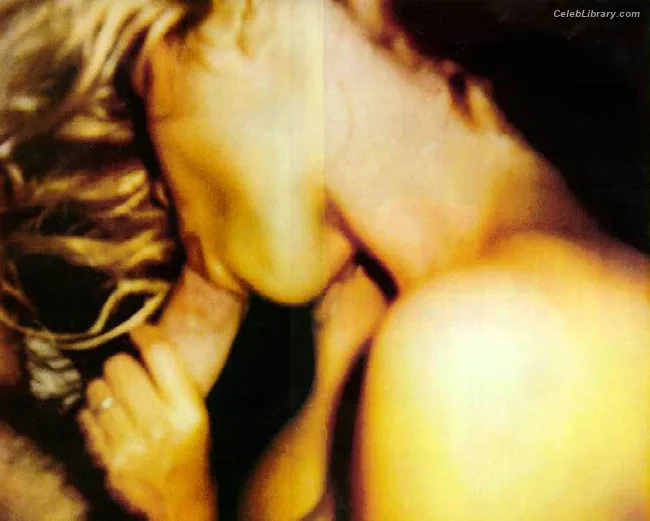 Pamela Anderson photo 2 of 1098