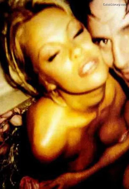 Pamela Anderson photo 3 of 1098