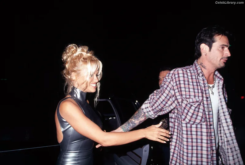 Pamela Anderson photo 8 of 1098