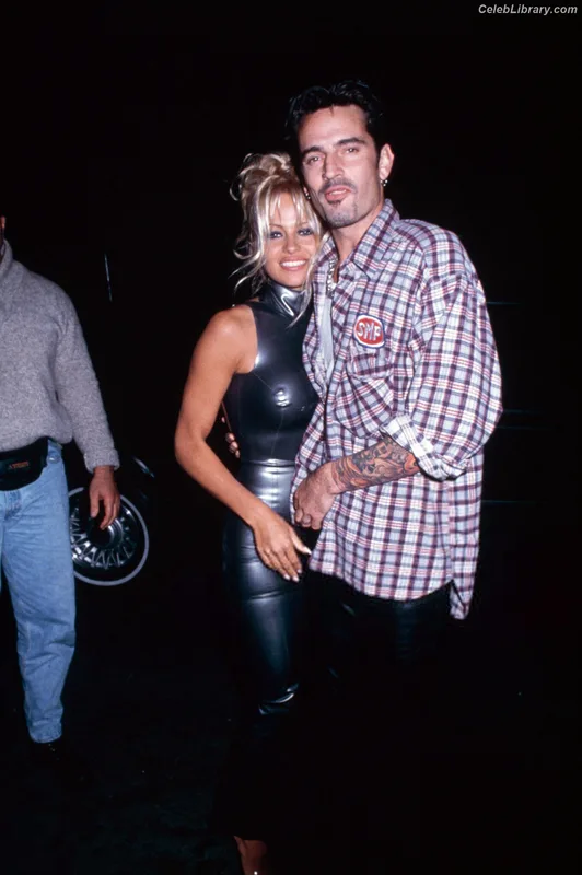 Pamela Anderson photo 13 of 1098