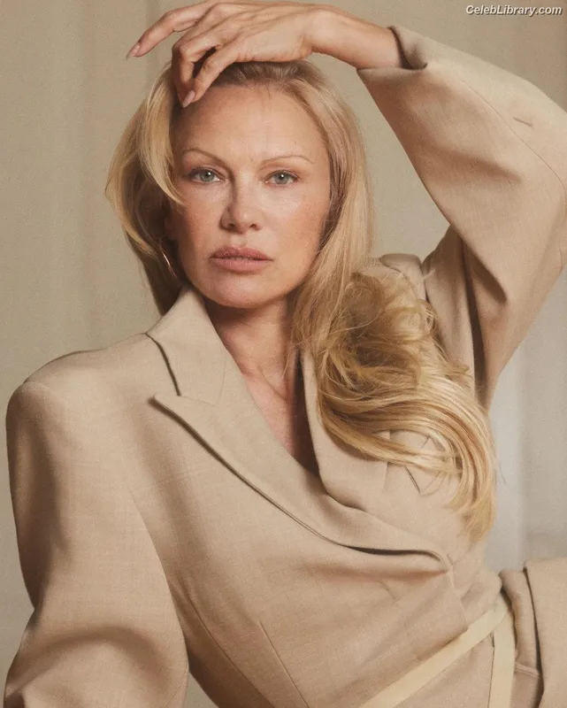 Pamela Anderson photo 16 of 1098