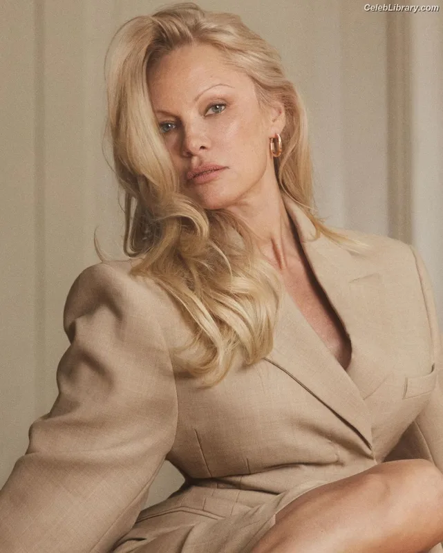 Pamela Anderson photo 17 of 1098