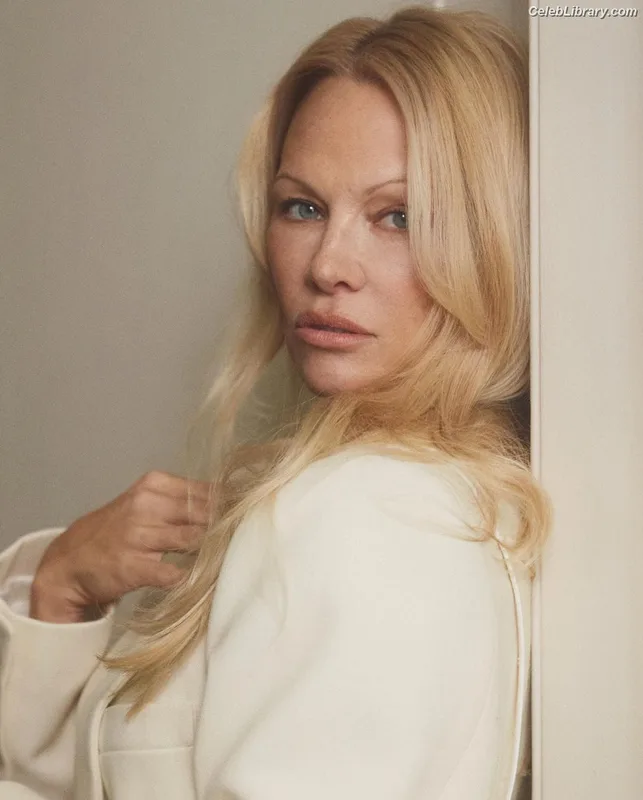 Pamela Anderson photo 24 of 1098