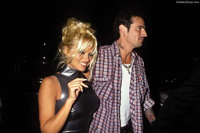 Pamela Anderson photo 19 of 1098