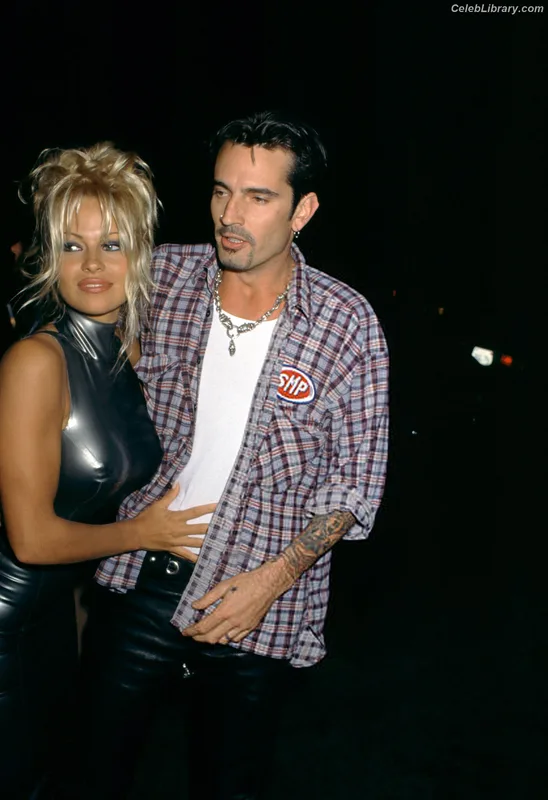 Pamela Anderson photo 22 of 1098