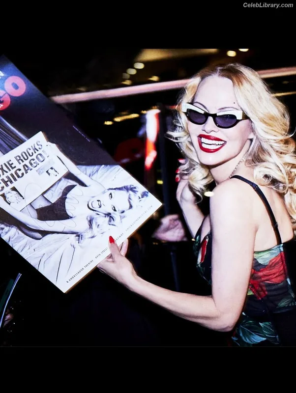 Pamela Anderson photo 1 of 1098