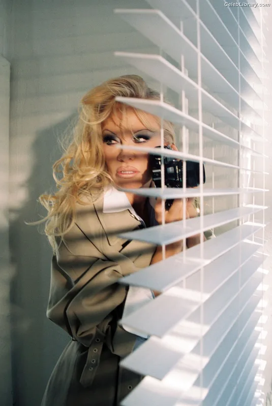 Pamela Anderson photo 13 of 1098