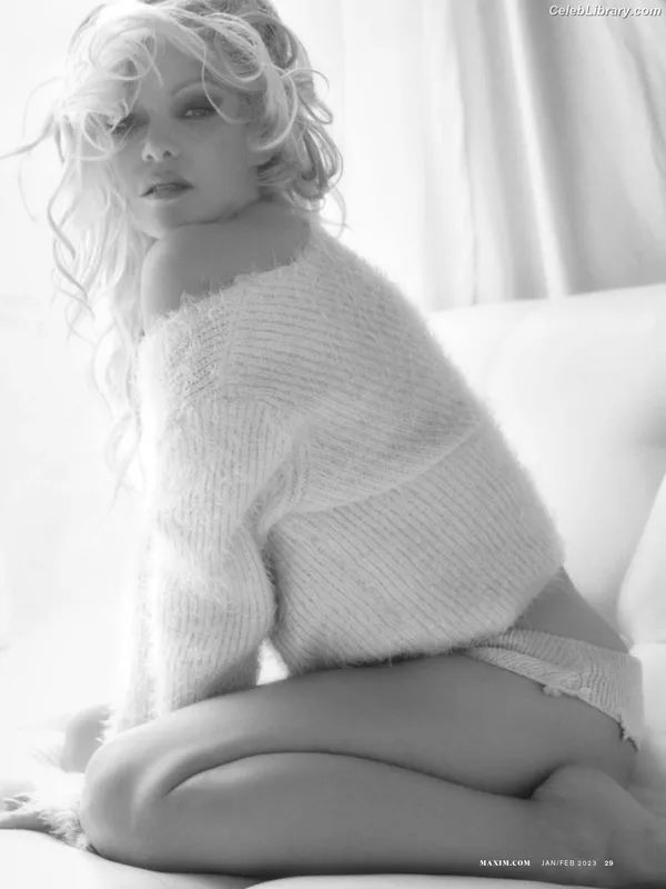 Pamela Anderson photo 13 of 1098