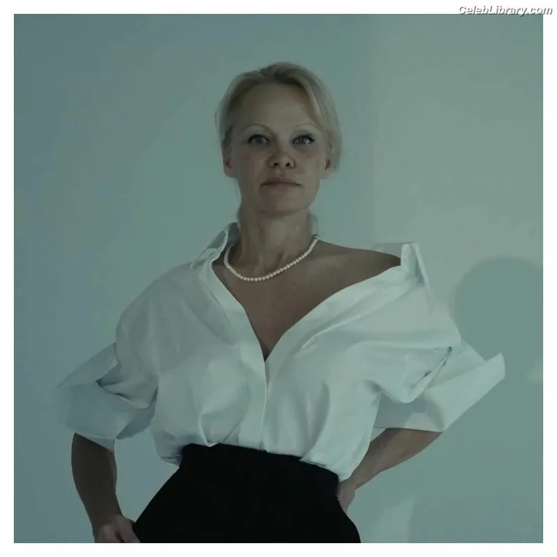 Pamela Anderson photo 14 of 1098