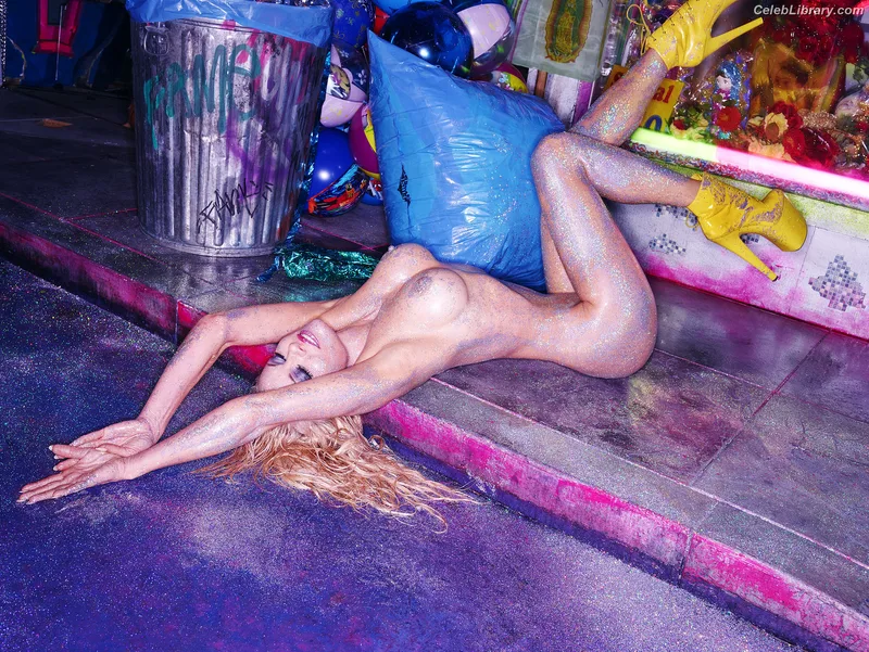 Pamela Anderson photo 22 of 1098