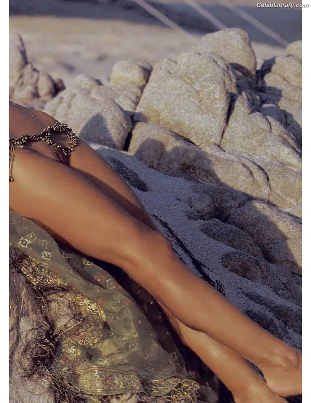 Pamela Anderson photo 7 of 1098