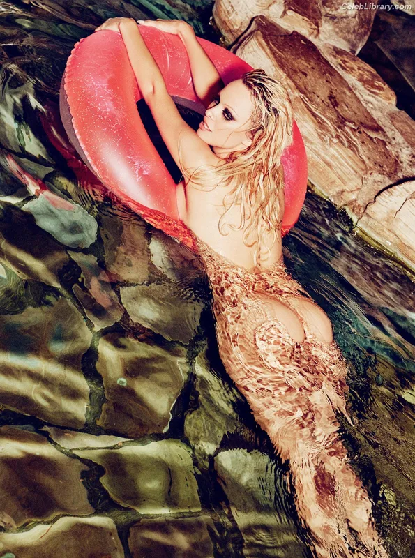 Pamela Anderson photo 4 of 1098