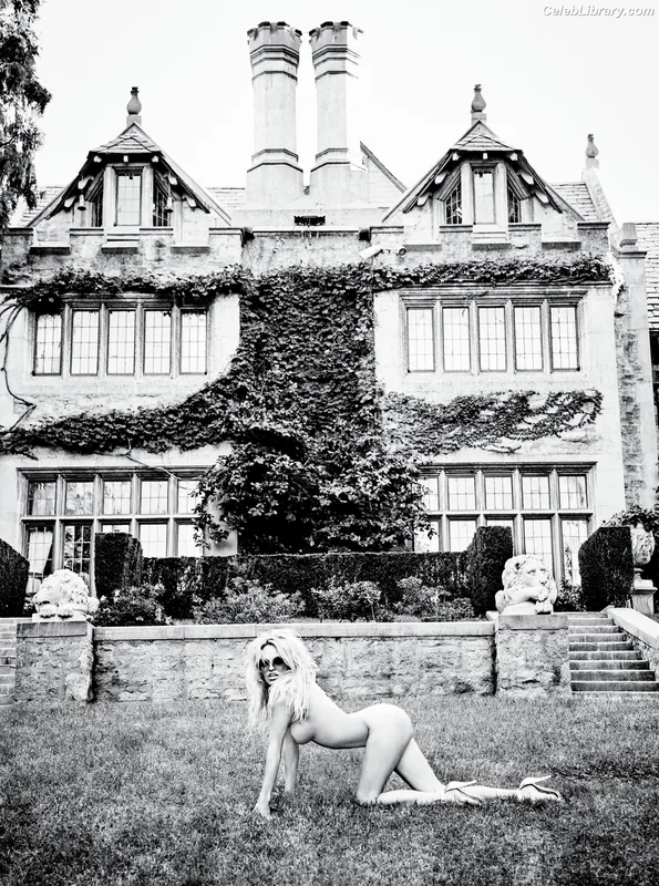 Pamela Anderson photo 5 of 1098