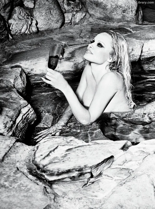 Pamela Anderson photo 6 of 1098