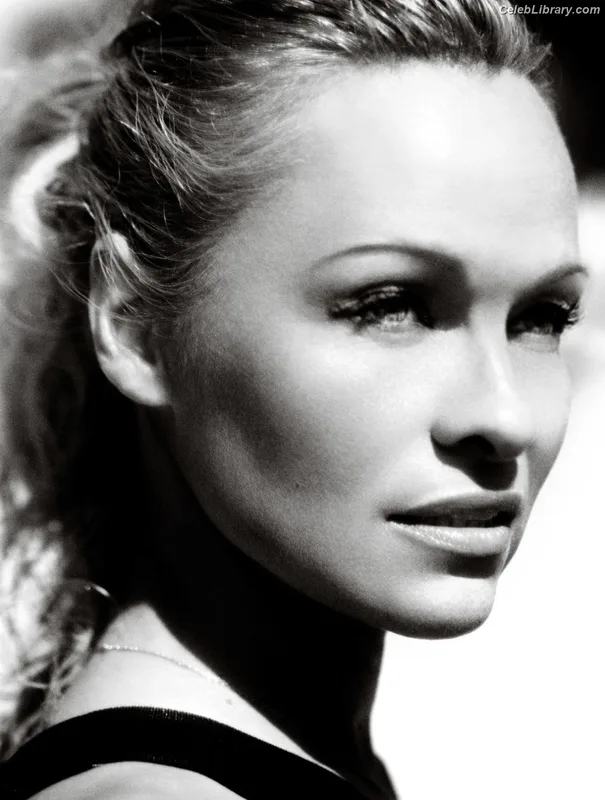 Pamela Anderson photo 12 of 1098