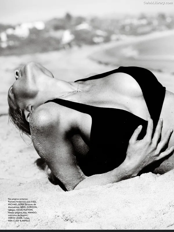 Pamela Anderson photo 17 of 1098