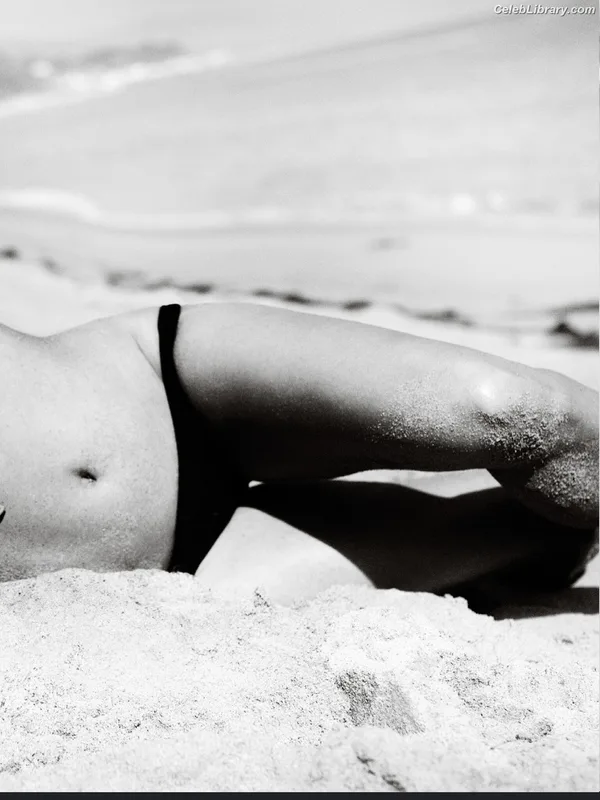 Pamela Anderson photo 18 of 1098