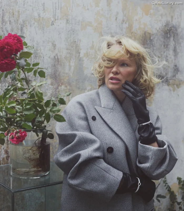 Pamela Anderson photo 16 of 1098