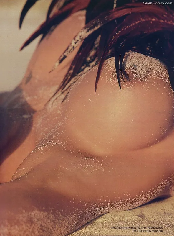 Pamela Anderson photo 1 of 1098