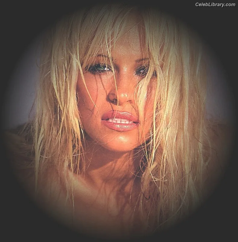 Pamela Anderson photo 5 of 1098