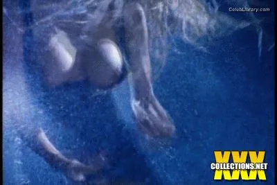 Pamela Anderson photo 20 of 1098