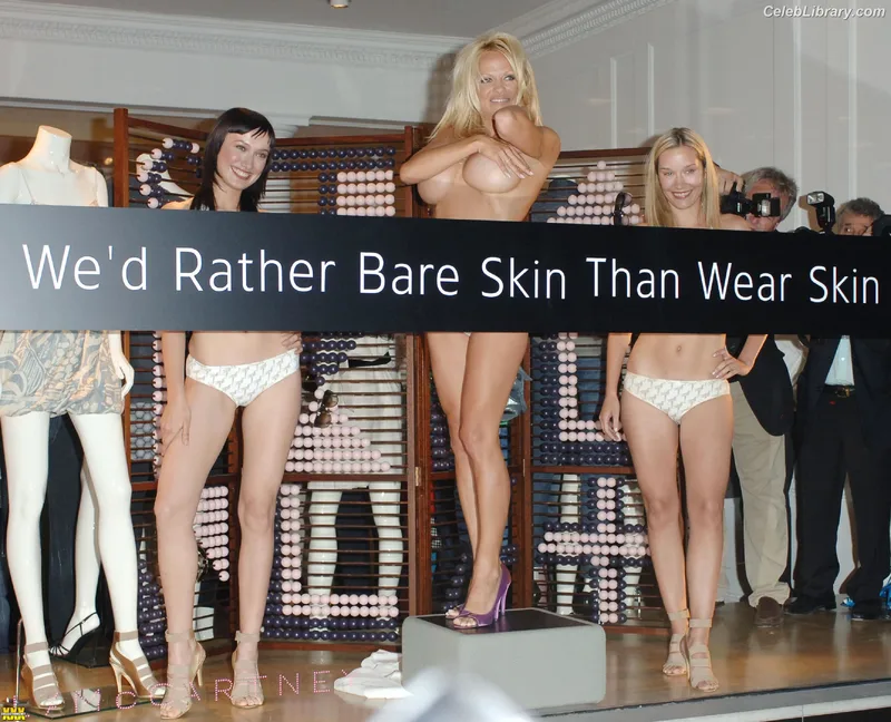Pamela Anderson photo 24 of 1098