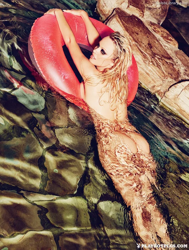 Pamela Anderson photo 5 of 1098