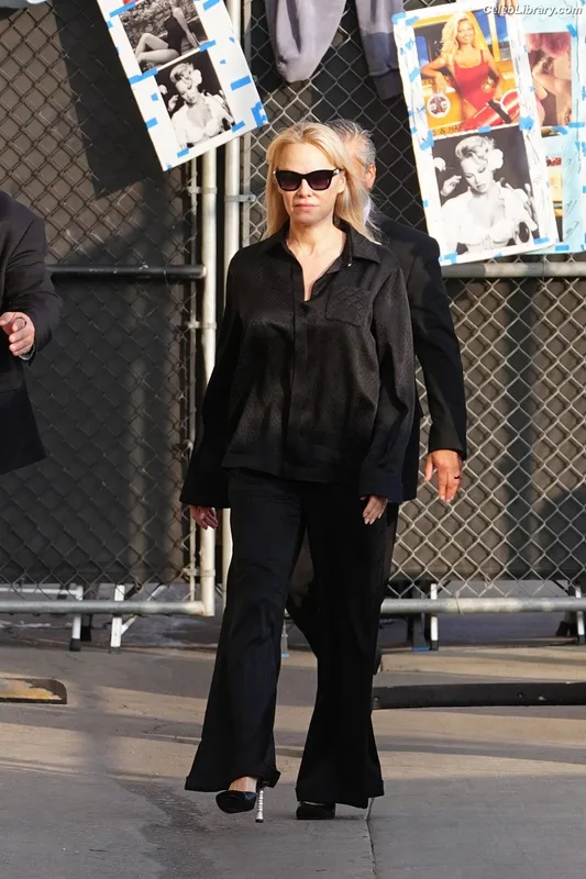Pamela Anderson photo 7 of 1098