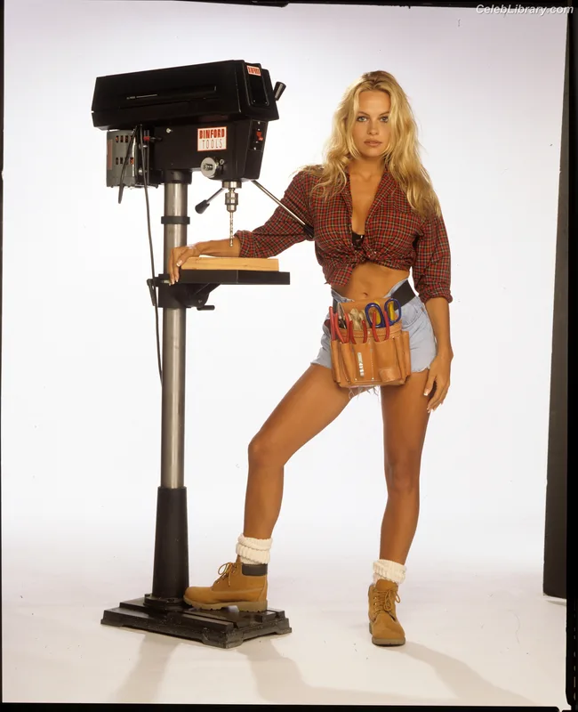 Pamela Anderson photo 1 of 1098