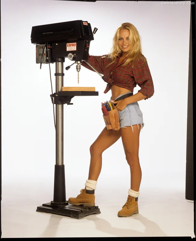Pamela Anderson photo 11 of 1098
