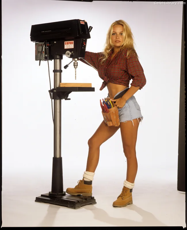 Pamela Anderson photo 13 of 1098
