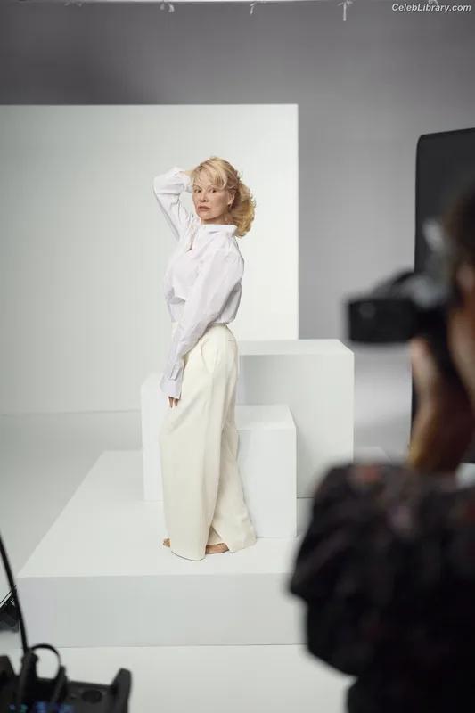 Pamela Anderson photo 3 of 1098