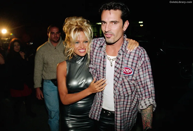 Pamela Anderson photo 1 of 1098