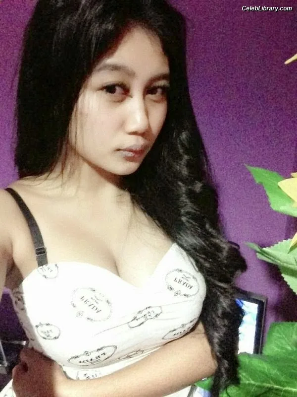 Pamela Safitri photo 1 of 127