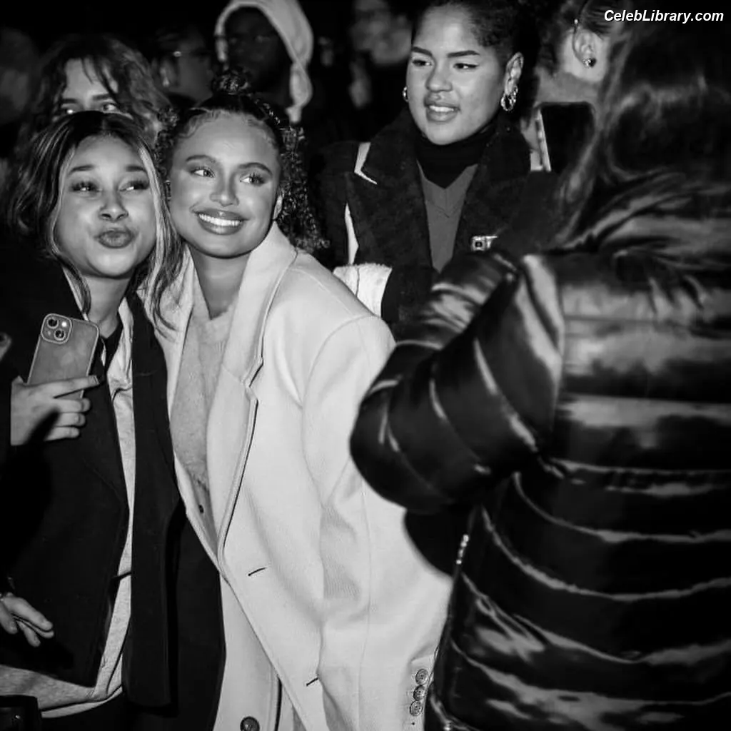 Paola Locatelli photo 19 of 558