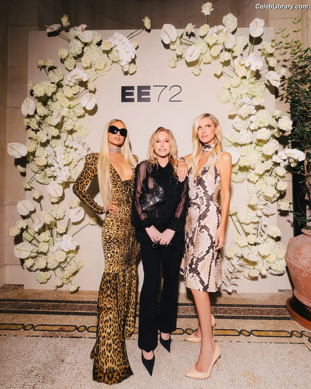 Paris Hilton photo 5 of 1049