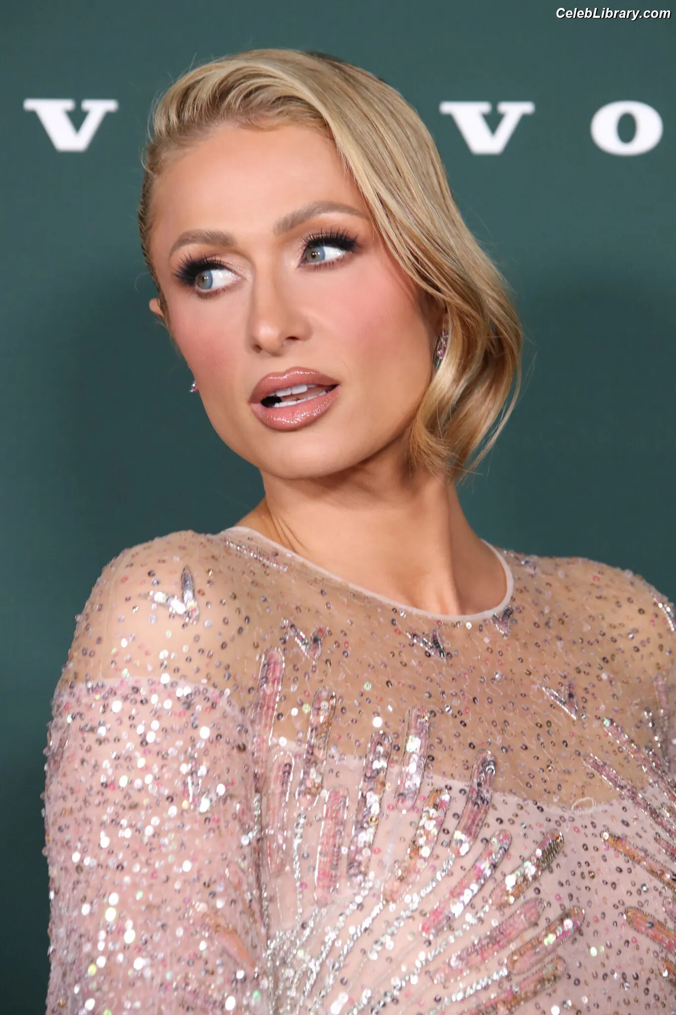 Paris Hilton photo 4 of 1049