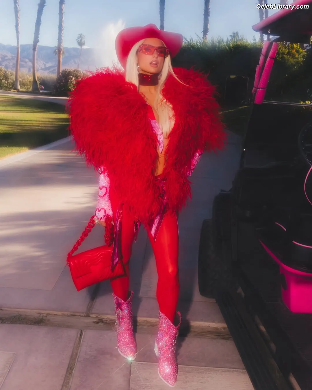 Paris Hilton photo 17 of 1049