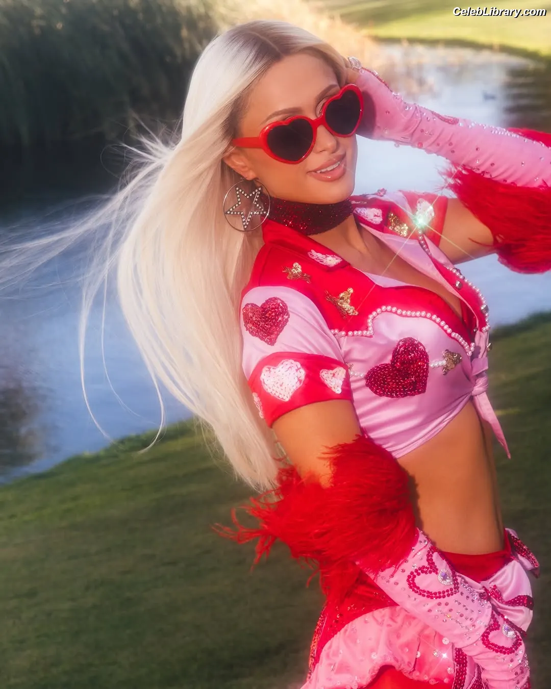 Paris Hilton photo 20 of 1049